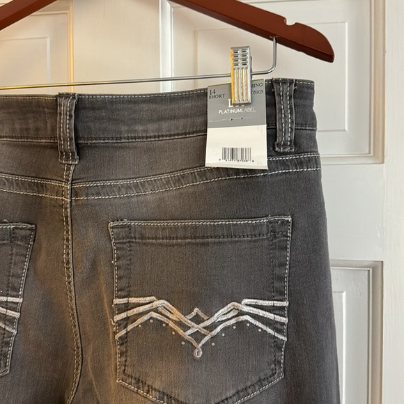 Jeans - Picture 4 of 4